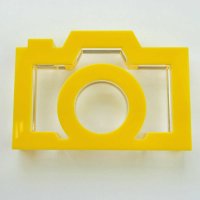 Kamera - stilisiert | &quot;Sandwich&quot; aus klarem und gelben Acrylglas | ca. 145 mm lang
