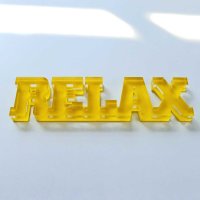 RELAX | Schriftzug | &quot;Sandwich&quot; aus klarem und gelbem Acrylglas | 80 mm hoch