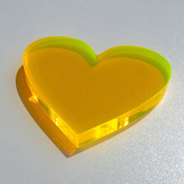 Herz | aus LISA gelb-orange Acrylglas fluoreszierend | ca. 75 mm breit